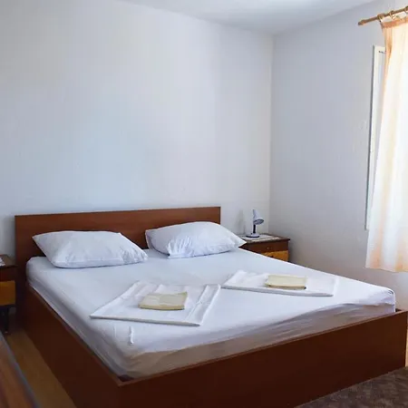 Car Apartment *